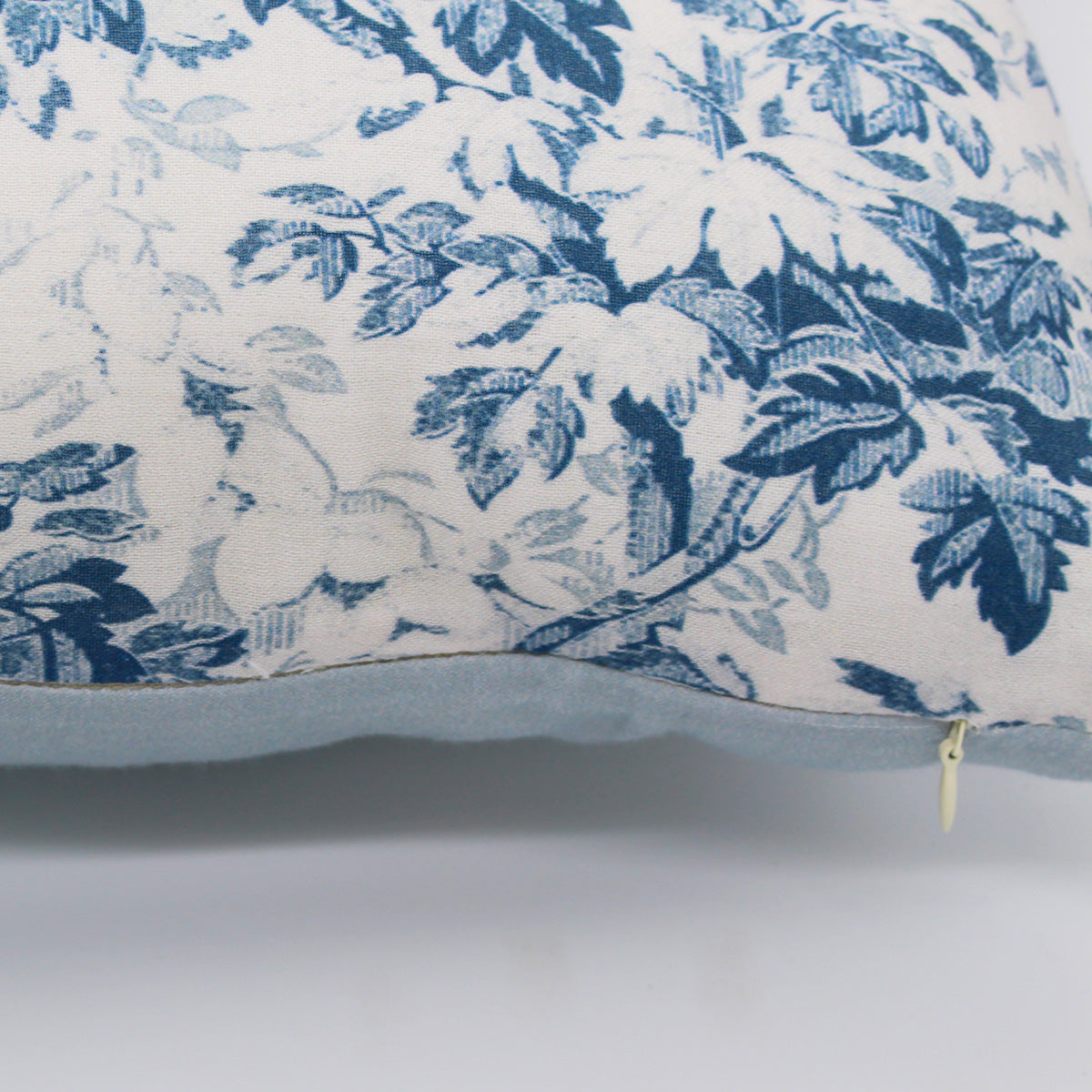 Coussin décoratif bleu en gaze de coton