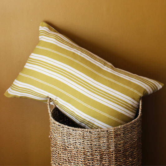 Coussin décoratif à rayures jaunes verticales en gaze de coton